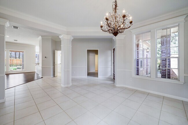 Building Photo - 14 Greenside Pl