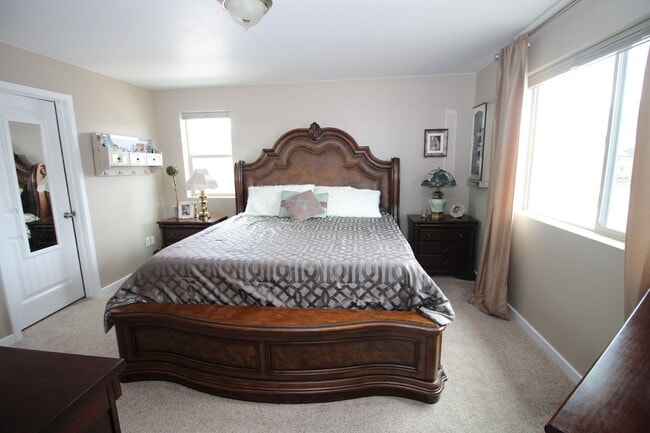Building Photo - Amazing 4bdrm home in Forest Lakes