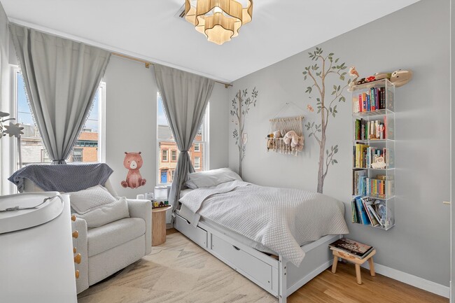 Building Photo - 303 4th St