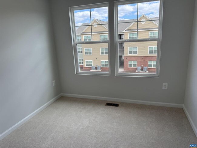 Building Photo - 99 Oldfield Dr