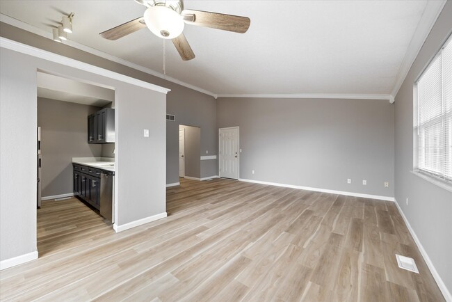 Building Photo - 2636 Villa Park Dr