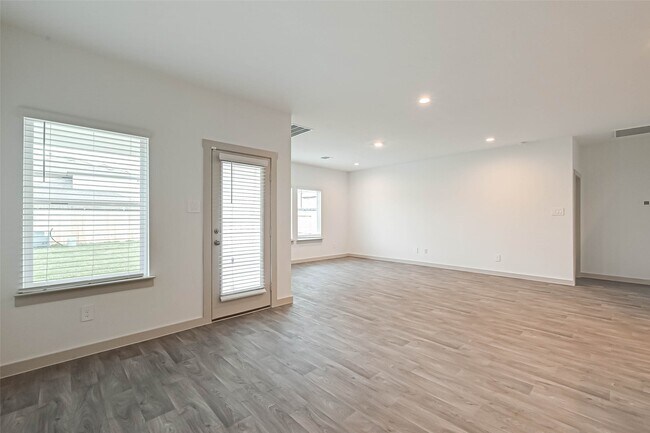 Building Photo - 250 John House Ln