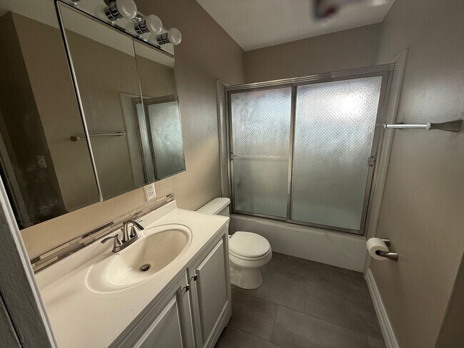 Building Photo - Victorville Green Tree Home- Refurbished 4 Bedrooms, 2 Bathrooms, New Paint,