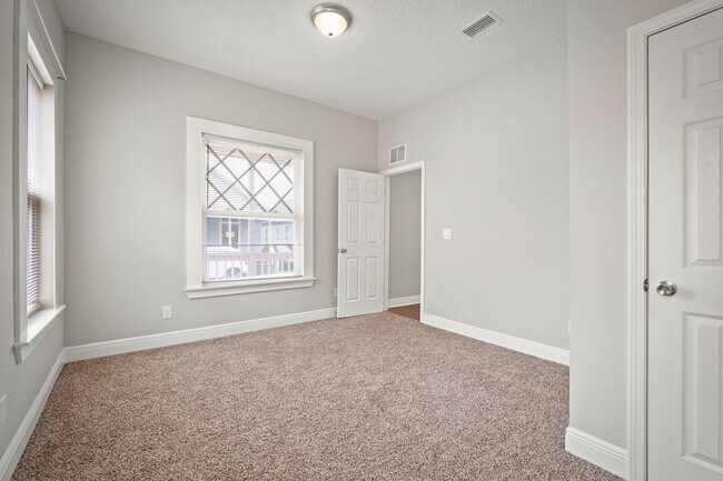 Building Photo - 1945 Redell St