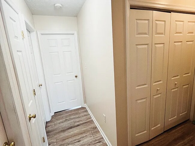 Building Photo - 15 Colossians Ct