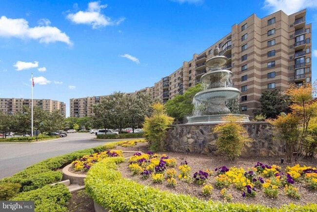 Building Photo - 8340 Greensboro Dr