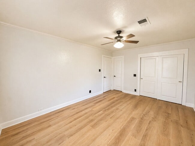 Building Photo - 6859 Roxbury Rd