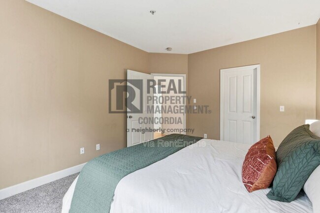 Building Photo - 7223 Althorp Way