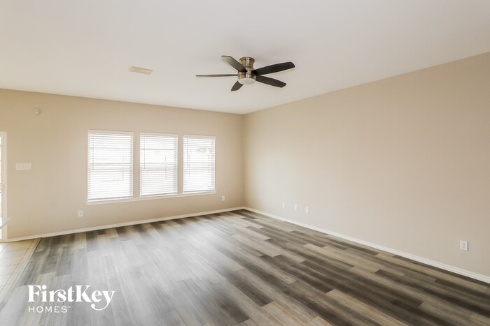 Building Photo - 1617 Bluebird Dr