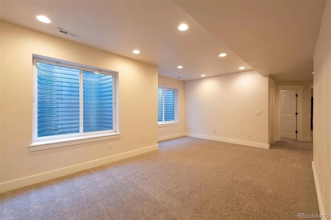 Building Photo - 5 bedroom home 3 blocks from Wash Park!