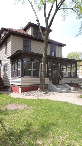 Building Photo - 3300 1st Ave S