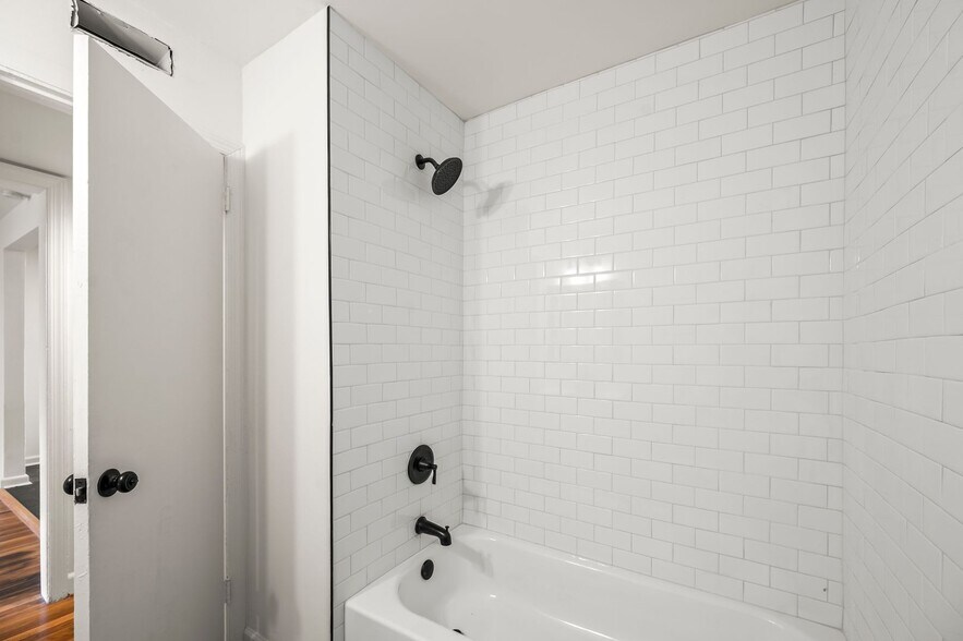 Building Photo - 1640 W Northwest Blvd