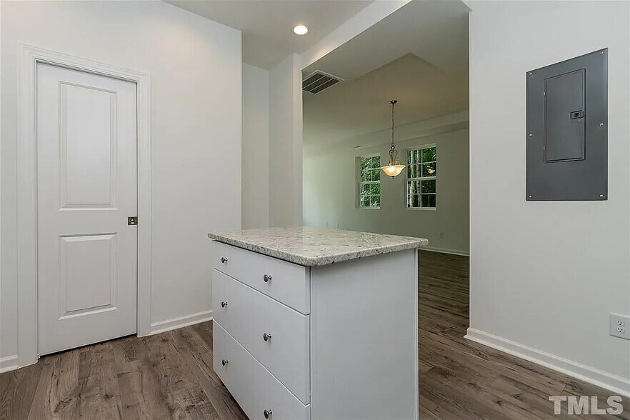 Building Photo - 2526 Sumter Dr
