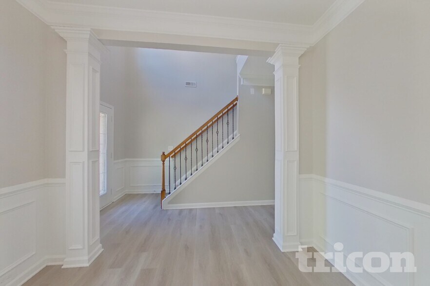 Building Photo - 1413 Eastway Dr