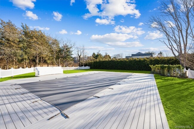 Building Photo - 30 Club Ln