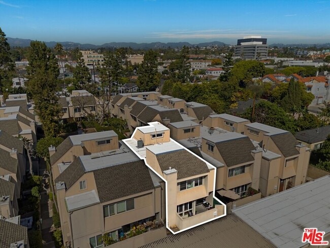 Building Photo - 2516 Arizona Ave