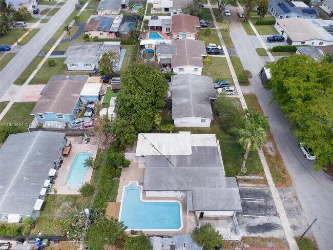 Building Photo - 700 SW 67th Ave