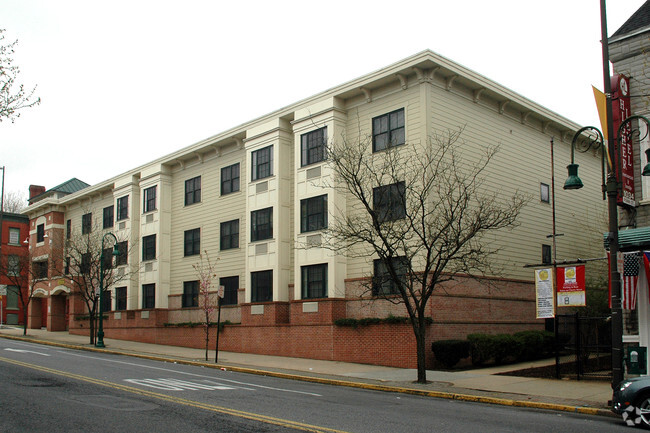 Building Photo - Penn's Common Court Apartments