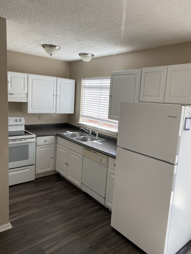 Kitchen - 10619 Starcrest Dr