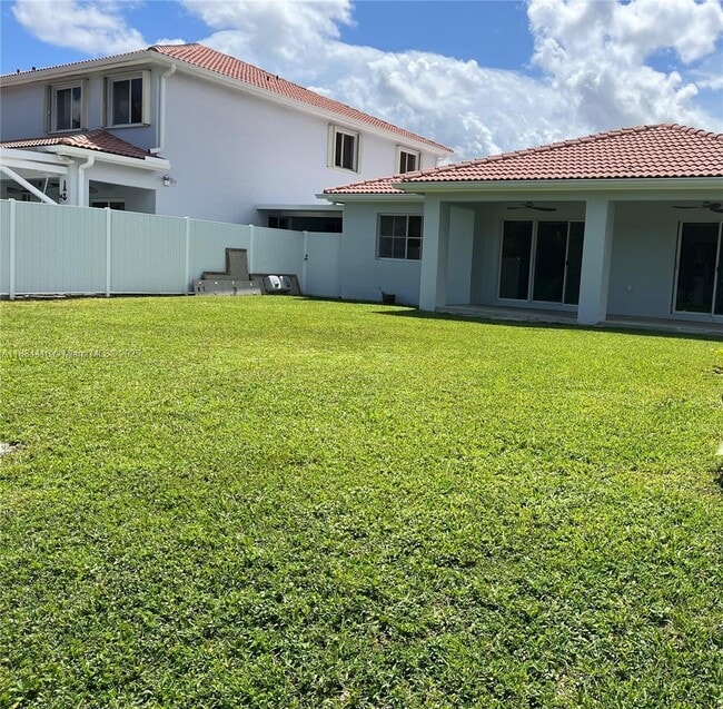 Building Photo - 4101 SW 148th Pl