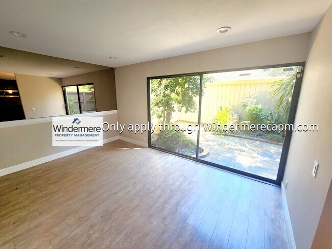 Building Photo - Gorgeous Campus Commons Home Available Now!