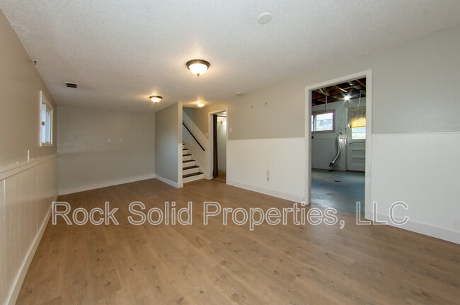 Building Photo - 4507 E 10th St