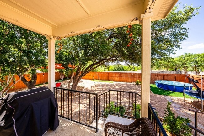 Building Photo - 2 WEEKS FREE RENT w/ 12 Month Lease!!!!!