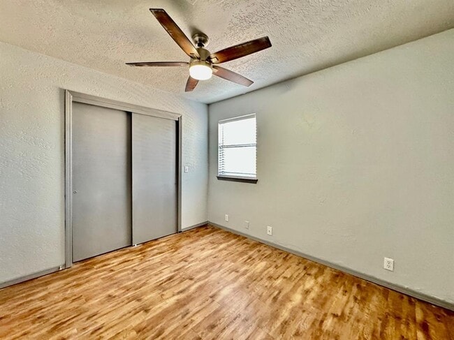 Building Photo - 925 Swan Lake Ct