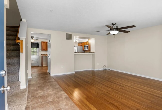 Building Photo - Well Kept Home in Private Court in Abingdon!