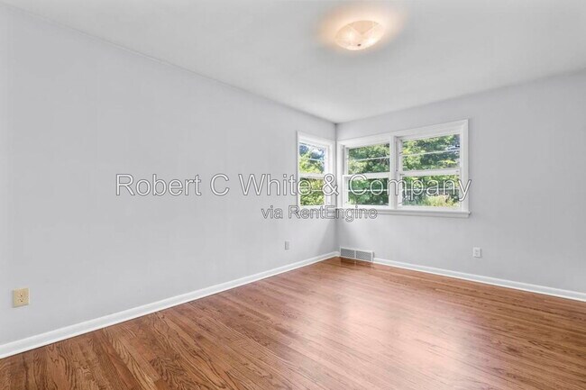 Building Photo - 851 Ward Ln
