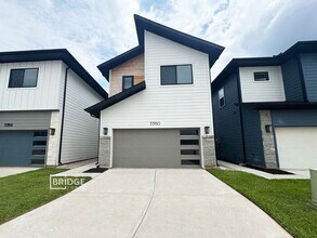 Building Photo - 33150 Oak Hts Pl