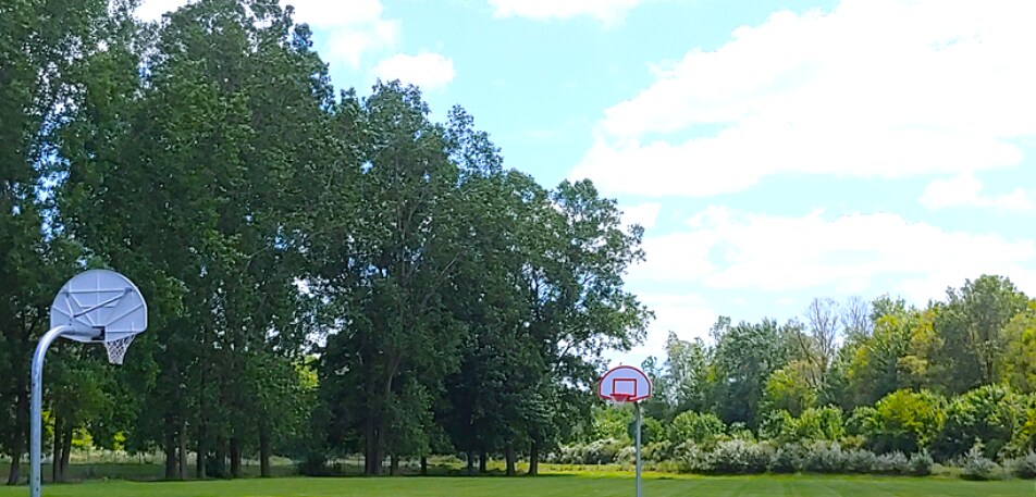 Building Photo - 725 Oak Ln