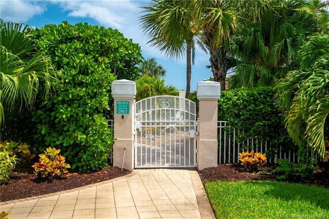 Building Photo - 5750 NE Island Cove Way