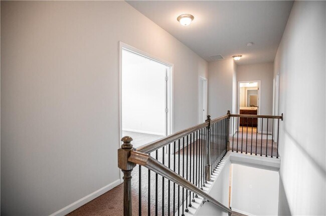 Building Photo - 5410 Mirror Lake Dr