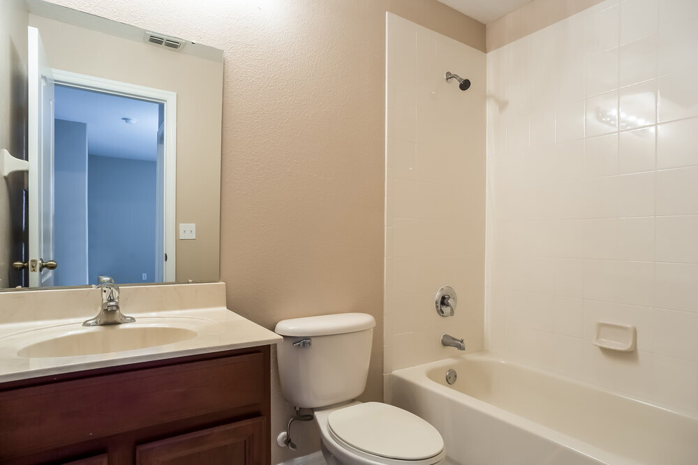 Building Photo - 12652 Somerset Oaks St