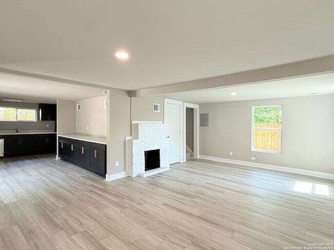 Building Photo - 312 Avondale Ave