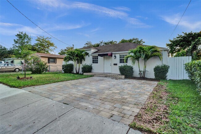 Building Photo - 4718 NW 15th Ave