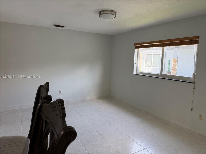 Building Photo - 3613 SW 112th Pl