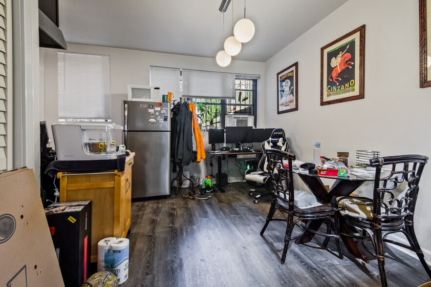 Building Photo - 1906 N Whipple St