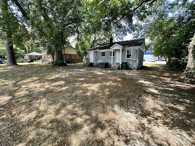 Building Photo - 2201 Vine St