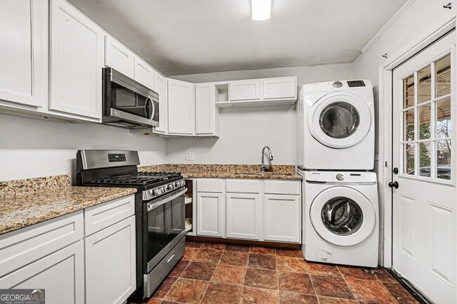 Building Photo - 2874 Cheney St