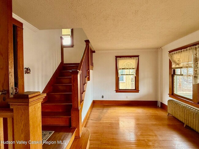 Building Photo - 421 Albany Ave