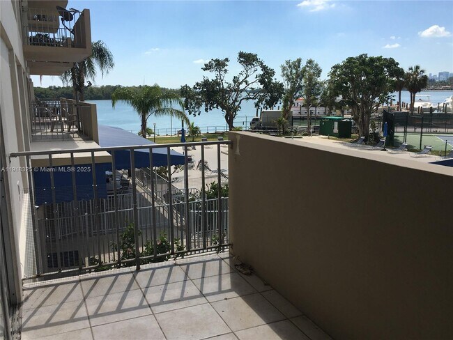 Building Photo - 880 NE 69th St