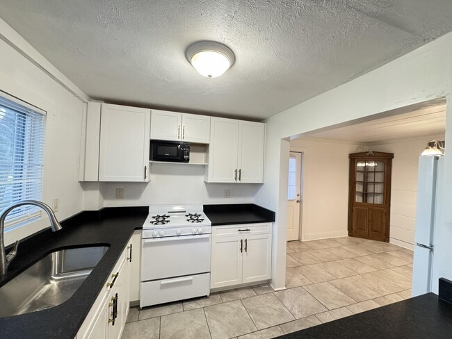 Building Photo - 4364 Ave F