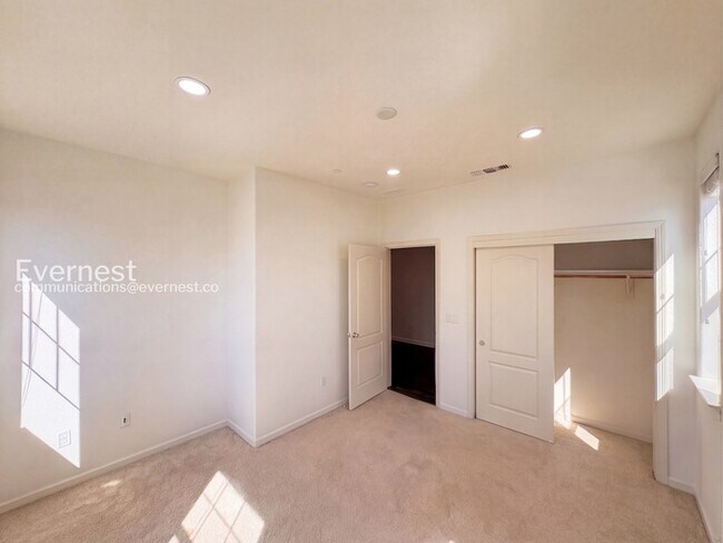 Building Photo - 3206 Vittoria Loop