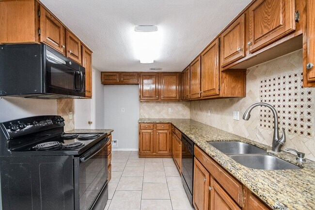 Building Photo - 2430 Long Reach Dr