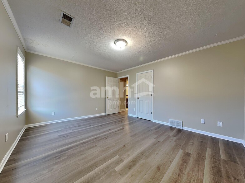 Building Photo - 1449 Albon Dr