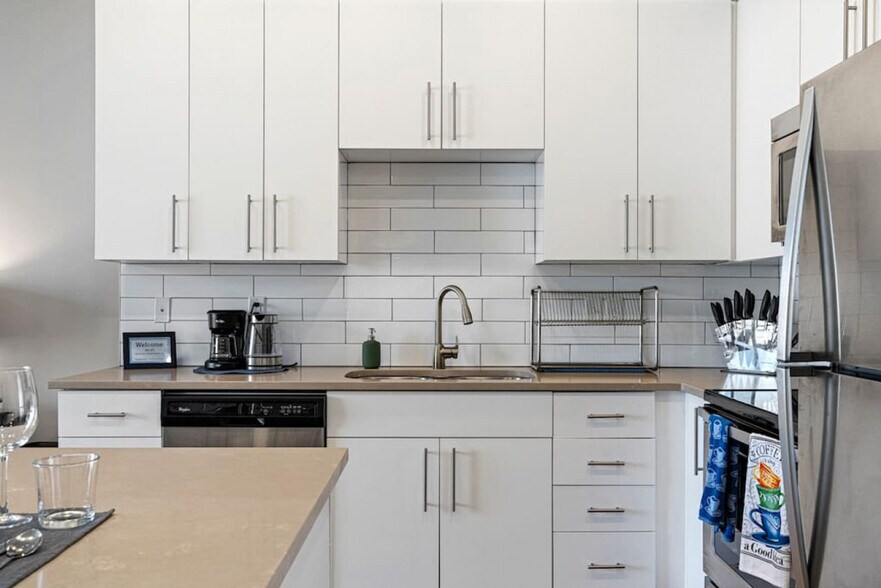 Building Photo - 489 E 400 S