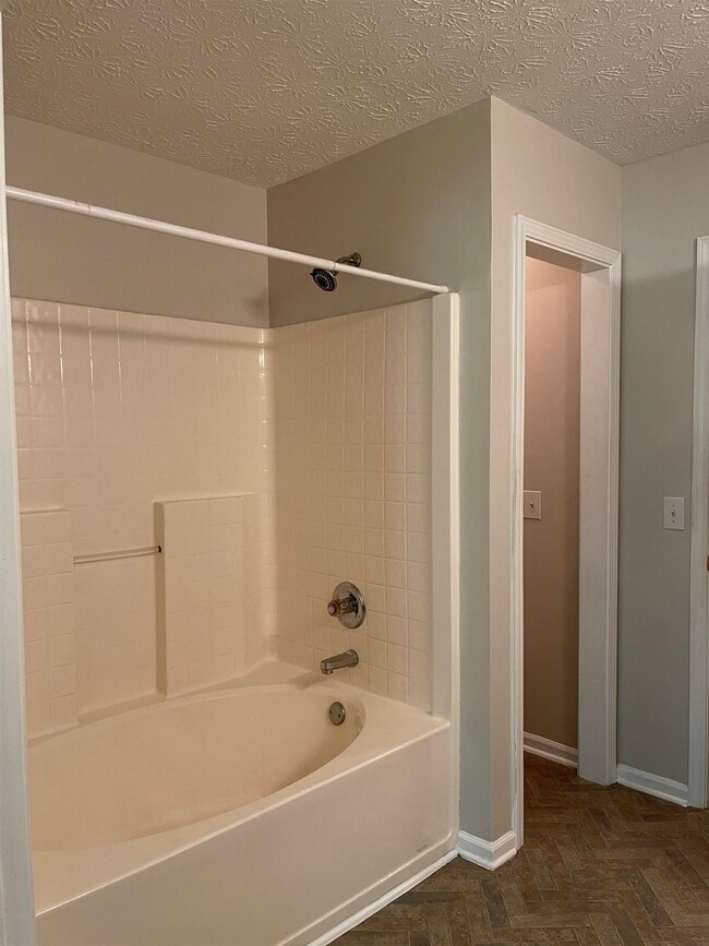 Building Photo - 347 Parkview Manor Dr