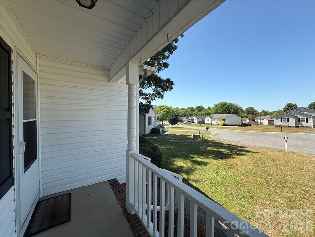 Building Photo - 336 Valley Glen Ct NW